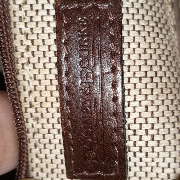 DOONEY&BOURKE PURSE - Picture 11 of 12